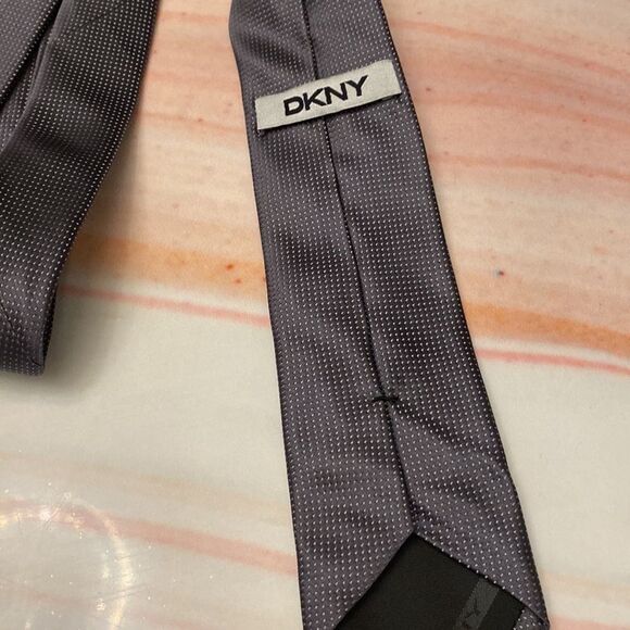 Men’s Dotted White and Purple DKNY tie - Picture 3 of 3